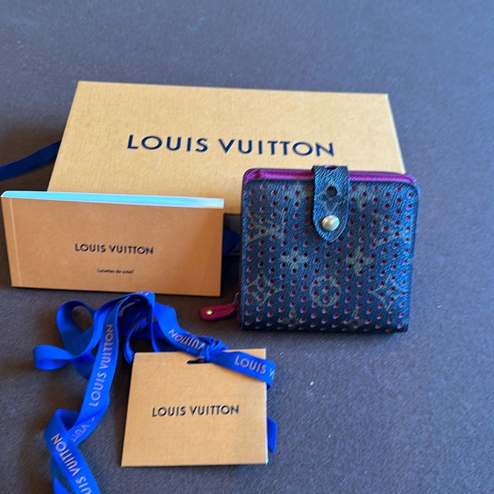 Authentic Louis Vuitton monogram Emilie wallet limited edition in fuchsia